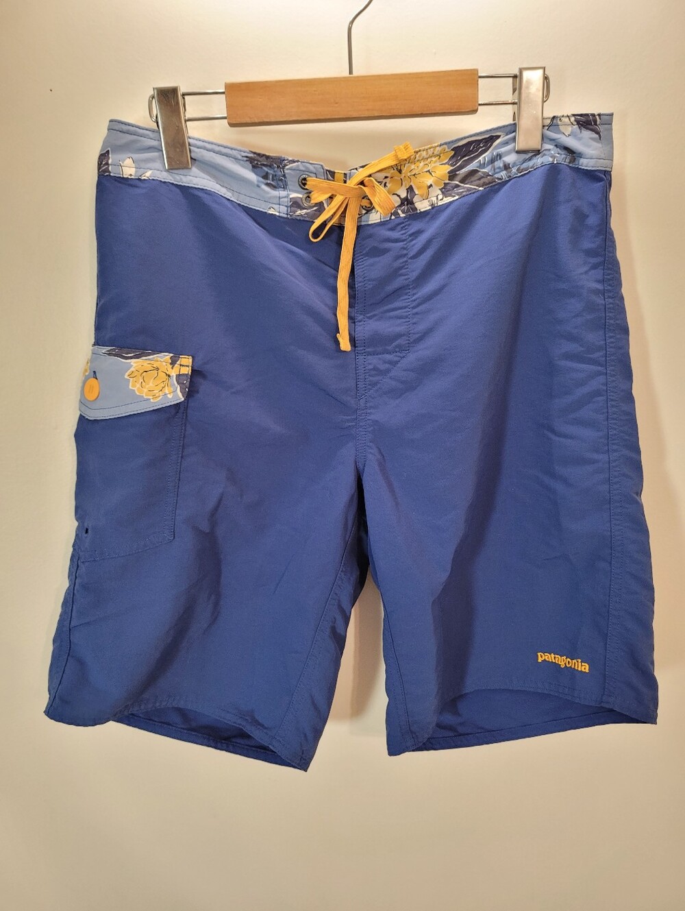Patagonia Men's Patch Pocket Wavefarer Boardshorts Ins 86661 Shorts - Size 32